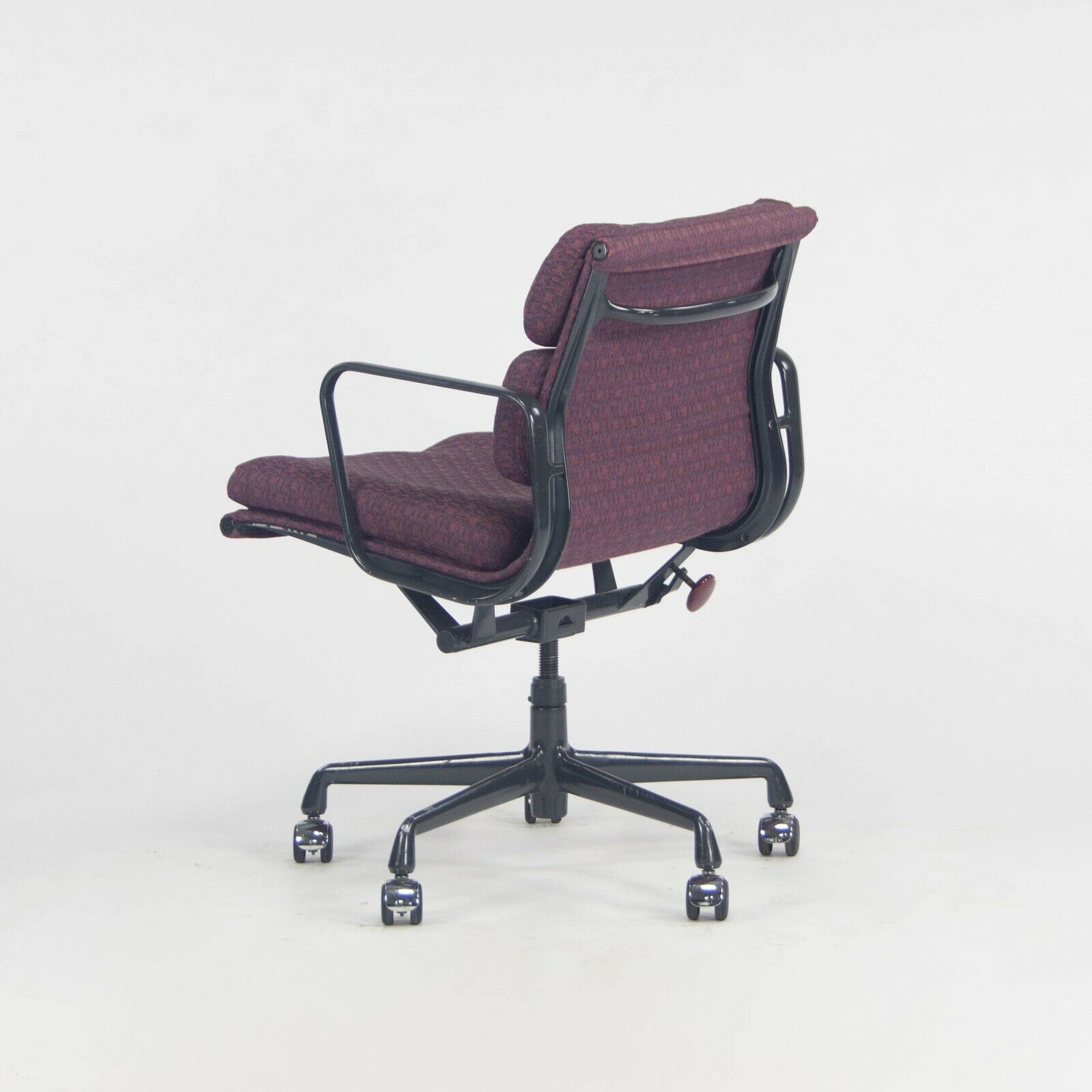 SOLD 1999 Herman Miller Eames Aluminum Group Soft Pad Management Chair Purple Fabric