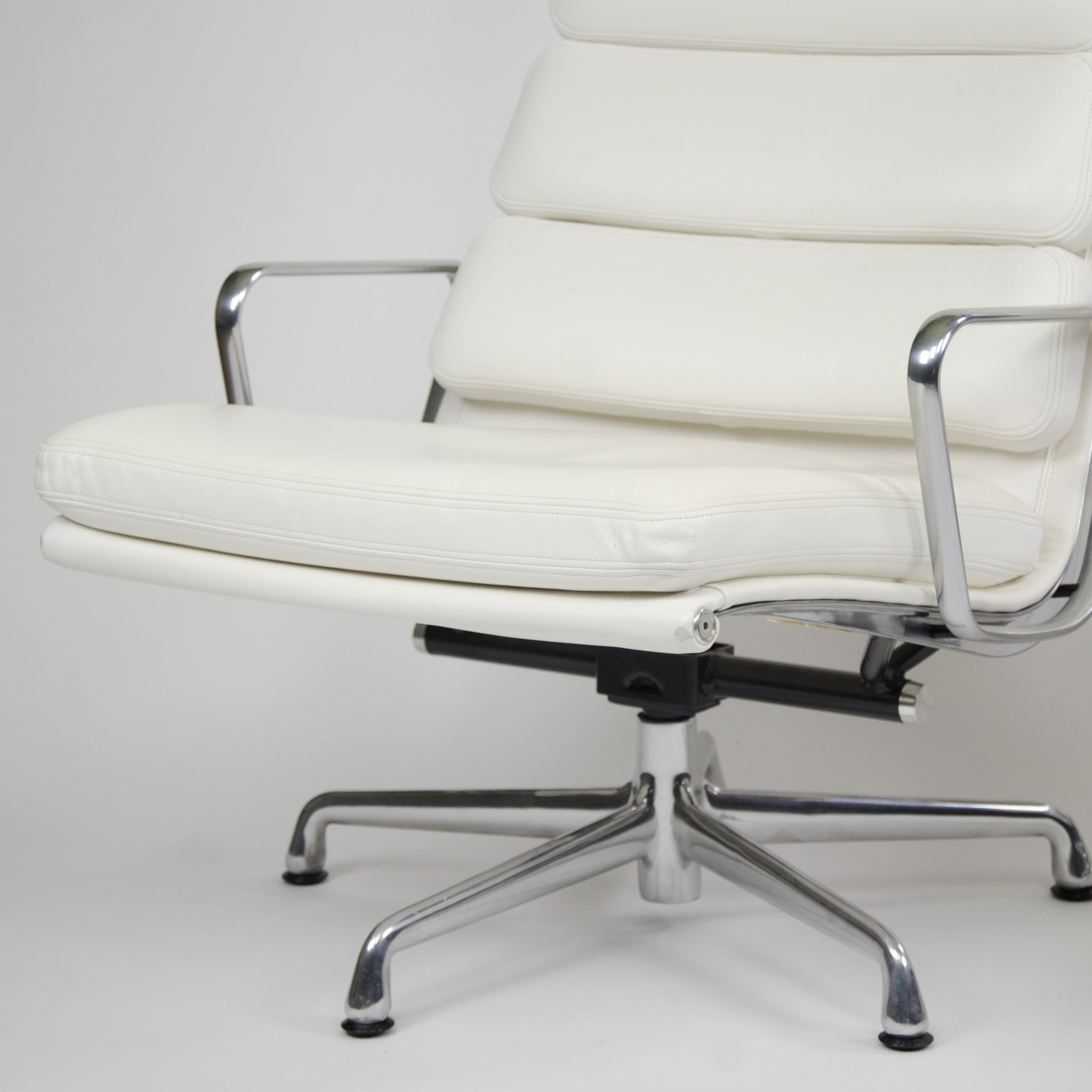 SOLD Eames Herman Miller Soft Pad Aluminum Group Lounge Chairs White Leather 2x 2008