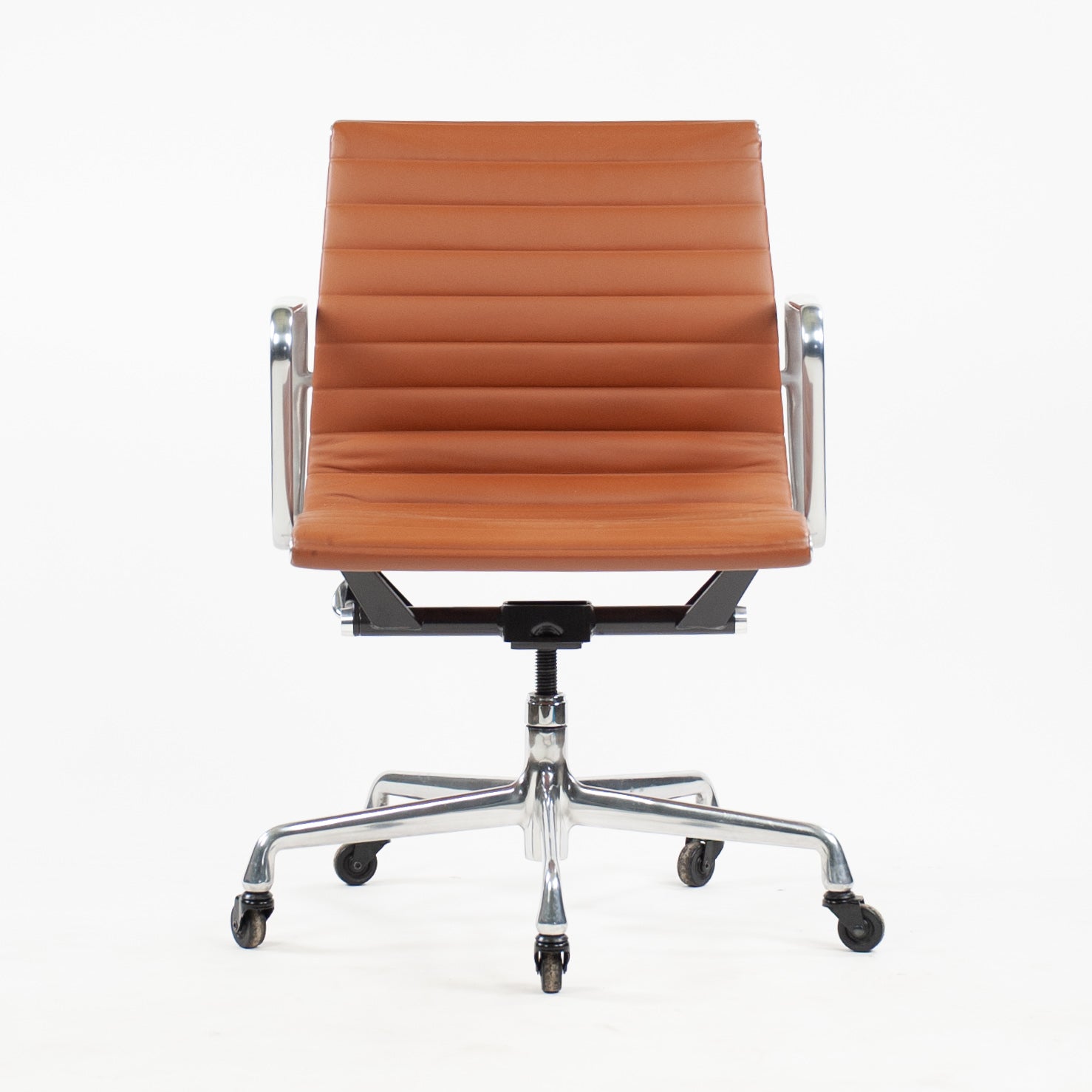 SOLD Herman Miller Eames Low Aluminum Group Management Desk Chair Cognac Leather 2010