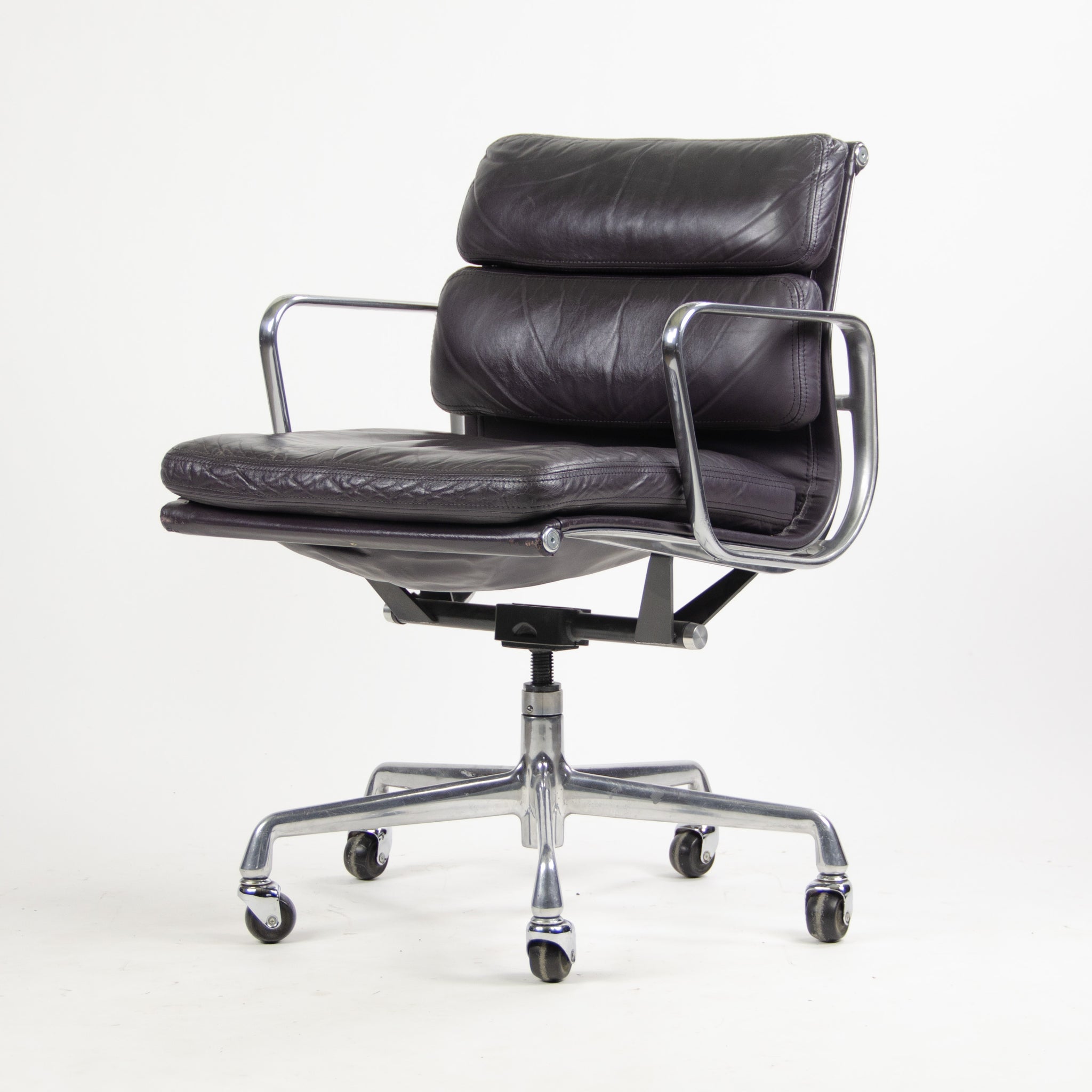 SOLD Herman Miller Eames 1987 Soft Pad Low Aluminum Group Chair Gray/Blue Leather 3x Available