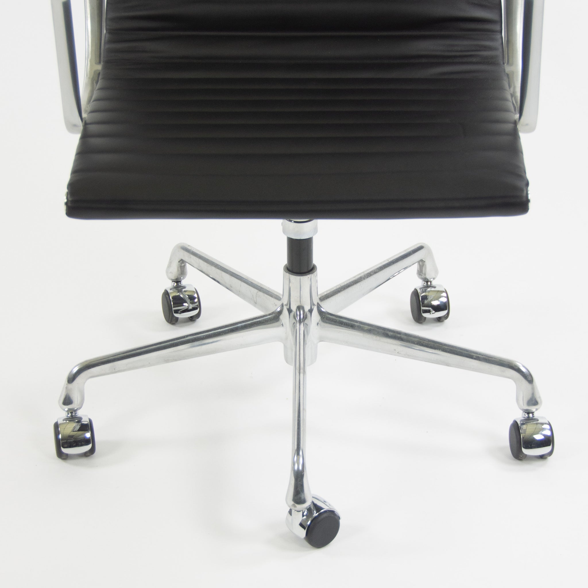 SOLD Herman Miller Eames 2010's Low Aluminum Group Management Desk Chair Black Leather