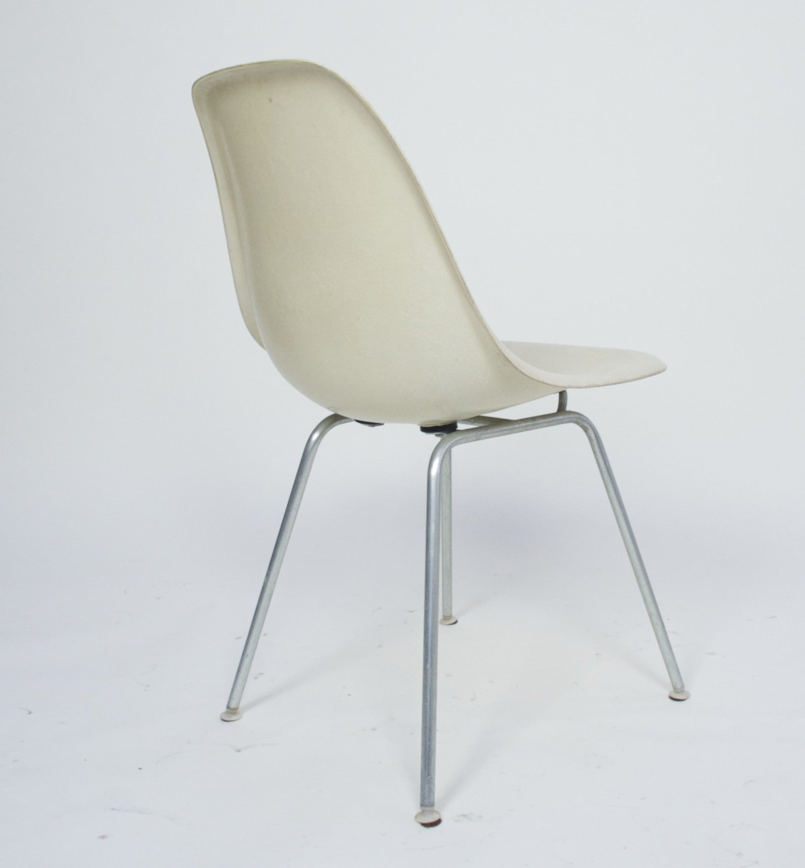 SOLD Original Set Of 6 White / Parchment Eames Herman Miller Fiberglass Shell Chairs