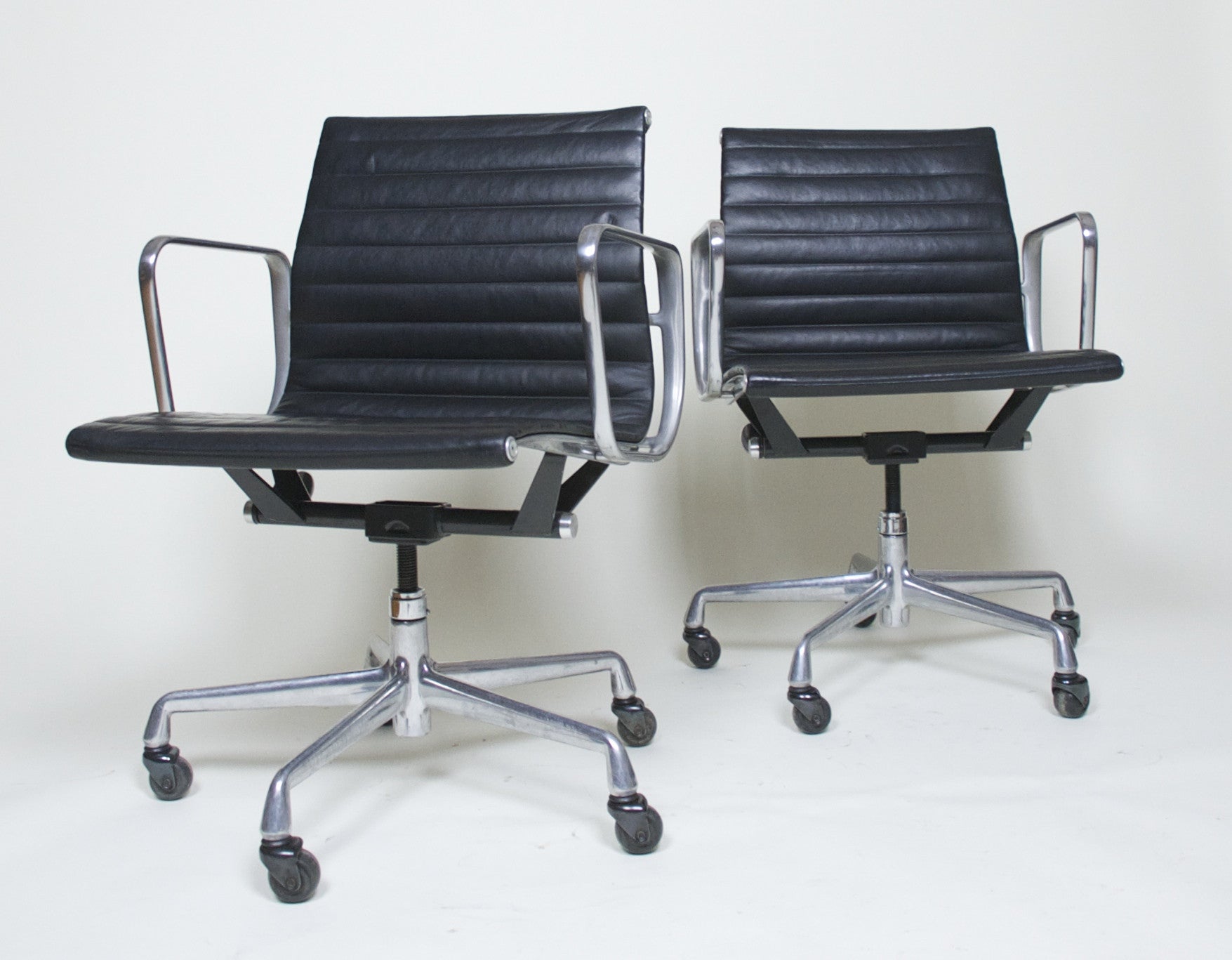 SOLD Eames Herman Miller Aluminum Group Executive Desk Chair Black Leather 2 Available