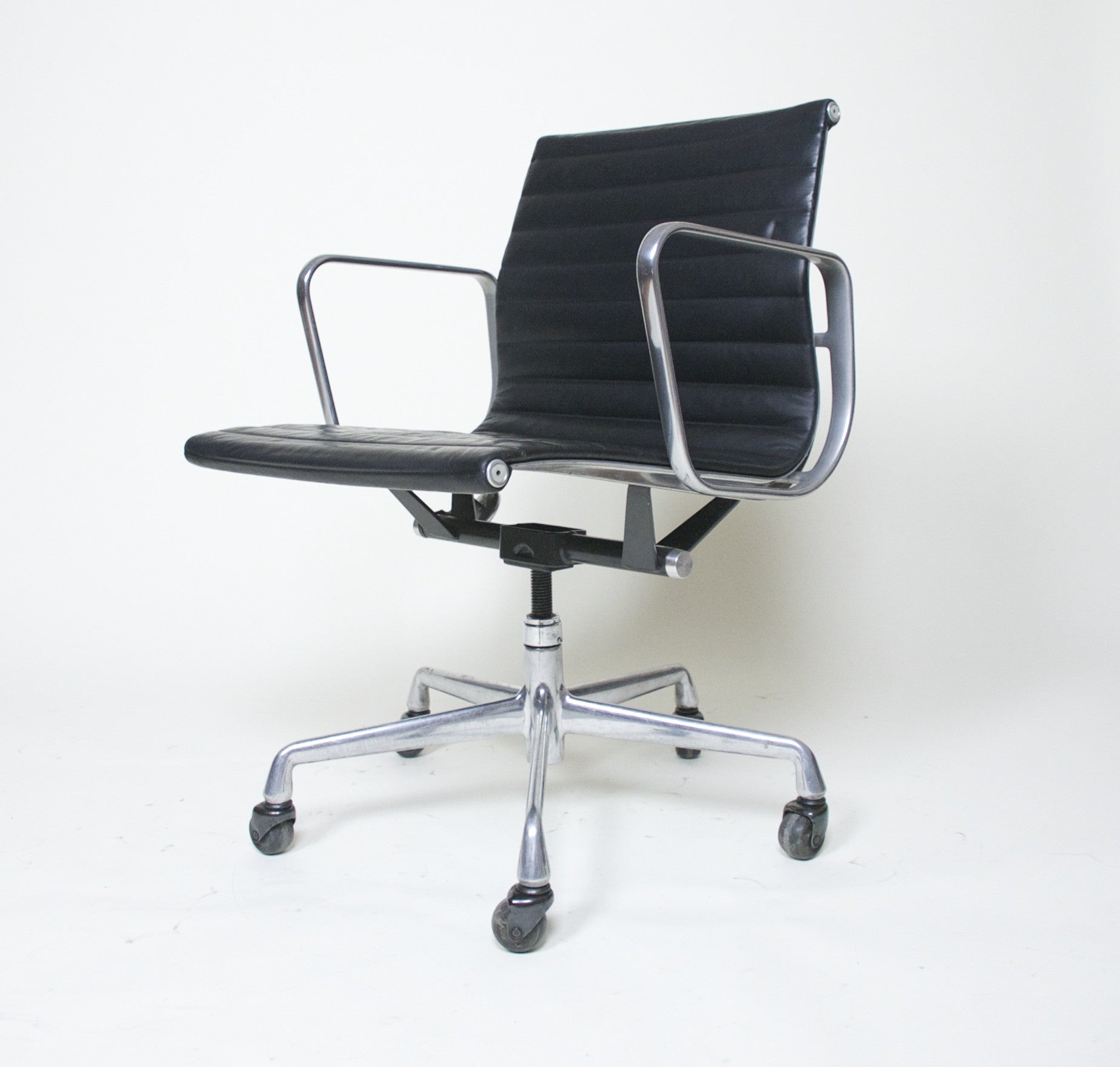 SOLD Eames Herman Miller Aluminum Group Executive Desk Chair Black Leather 2 Available