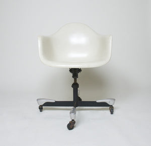 SOLD 1953 DAT Rare Herman Miller Eames Fiberglass Arm Shell Chair vintage