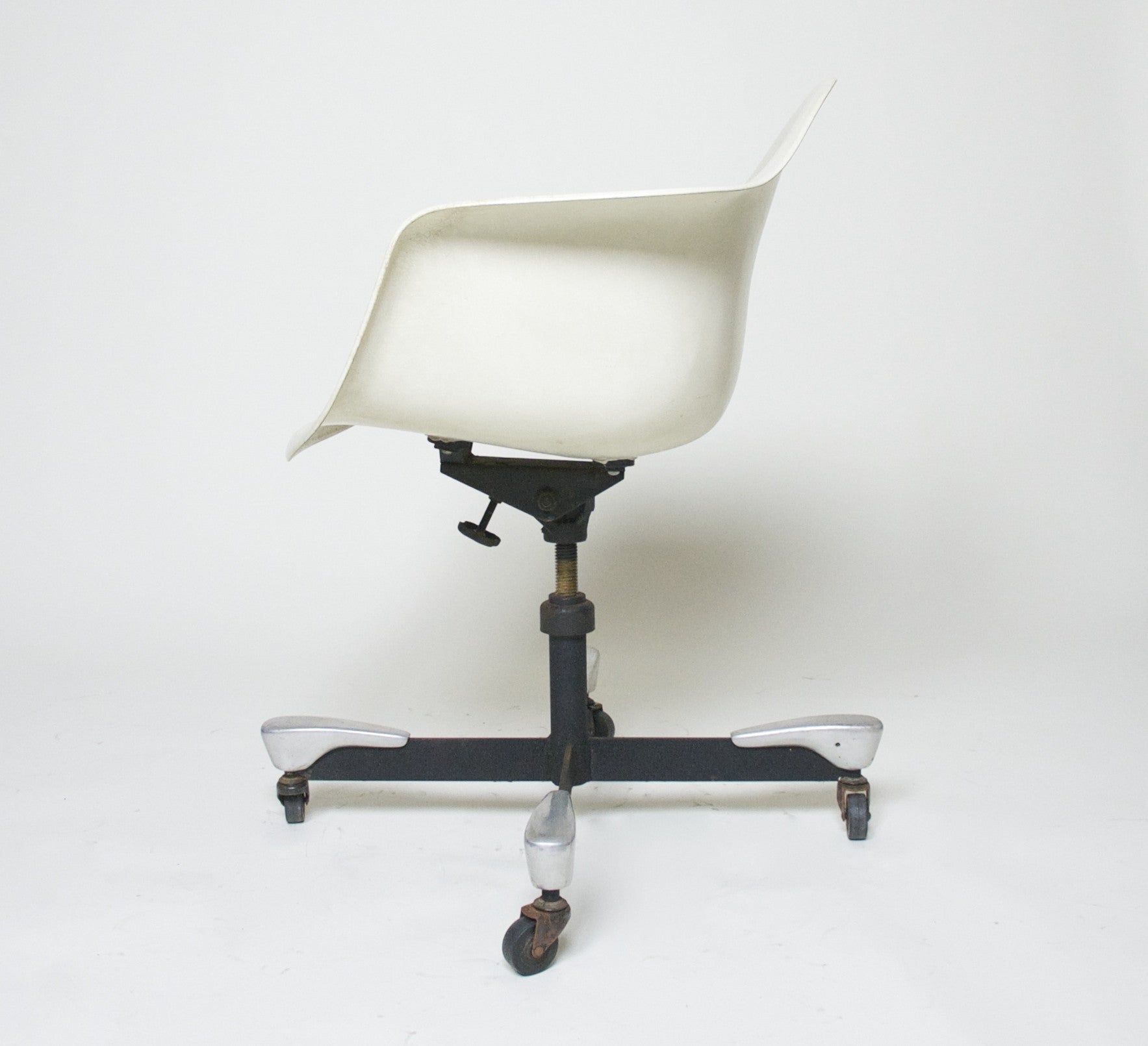 SOLD 1953 DAT Rare Herman Miller Eames Fiberglass Arm Shell Chair vintage