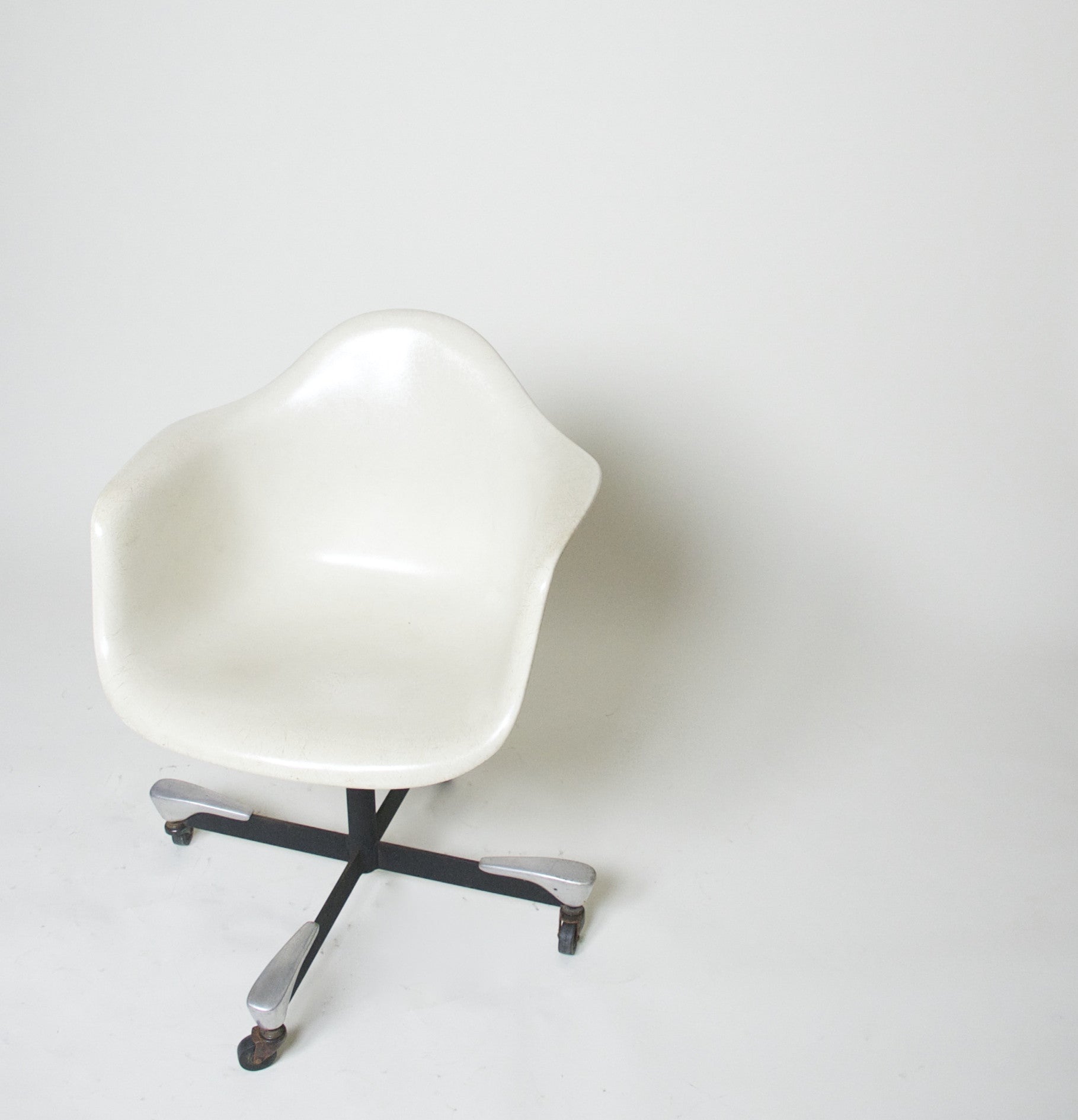 SOLD 1953 DAT Rare Herman Miller Eames Fiberglass Arm Shell Chair vintage