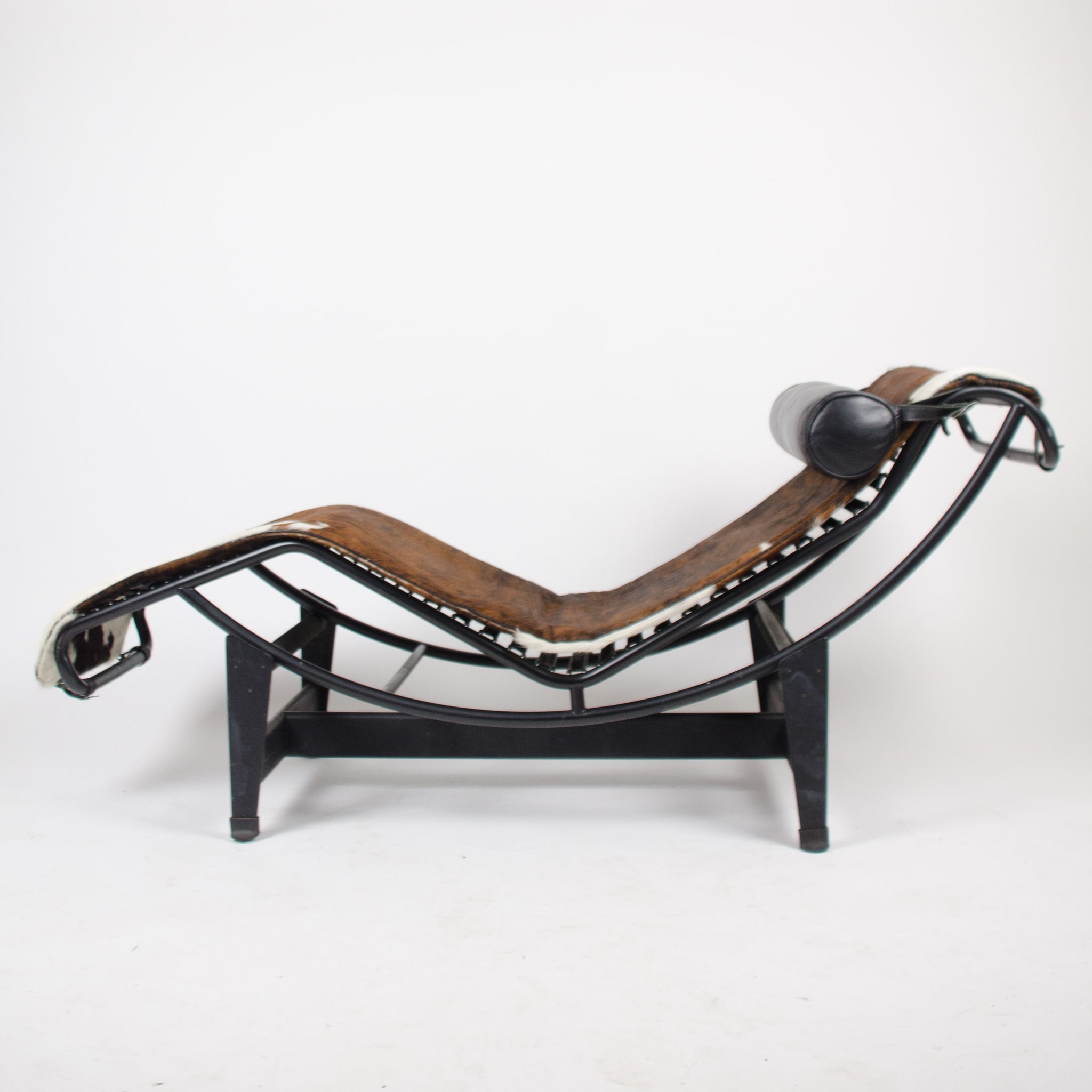 Cassina LC4 Le Corbusier Chaise Lounge Chair w/ Cow Hyde Leather