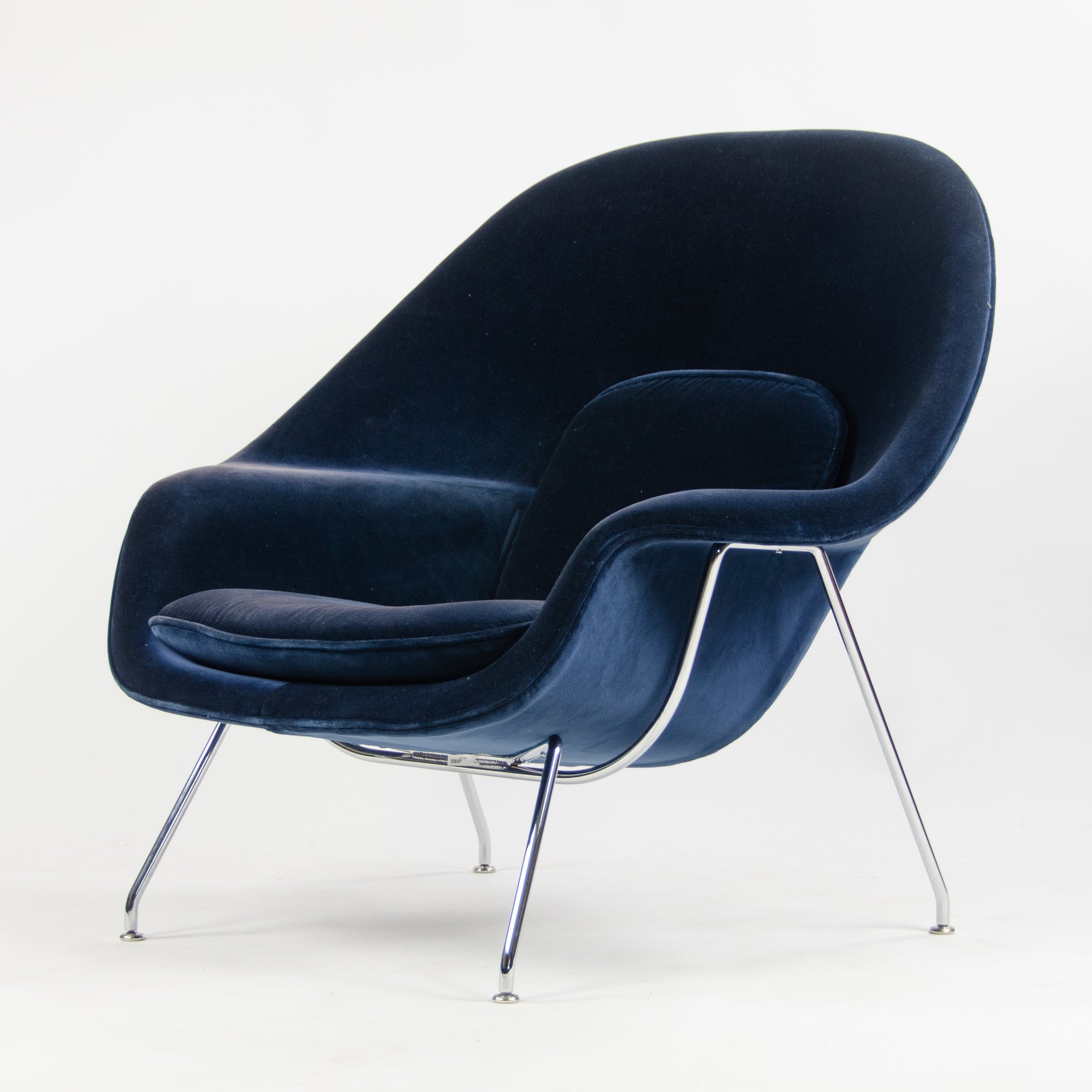 SOLD 2018 Eero Saarinen Womb Chair Knoll Studio Full-Size Dark Blue Mohair Velvet