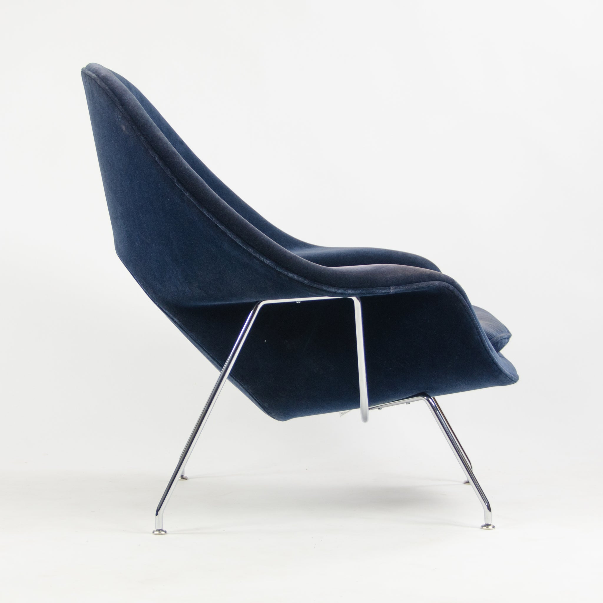 SOLD 2018 Eero Saarinen Womb Chair Knoll Studio Full-Size Dark Blue Mohair Velvet