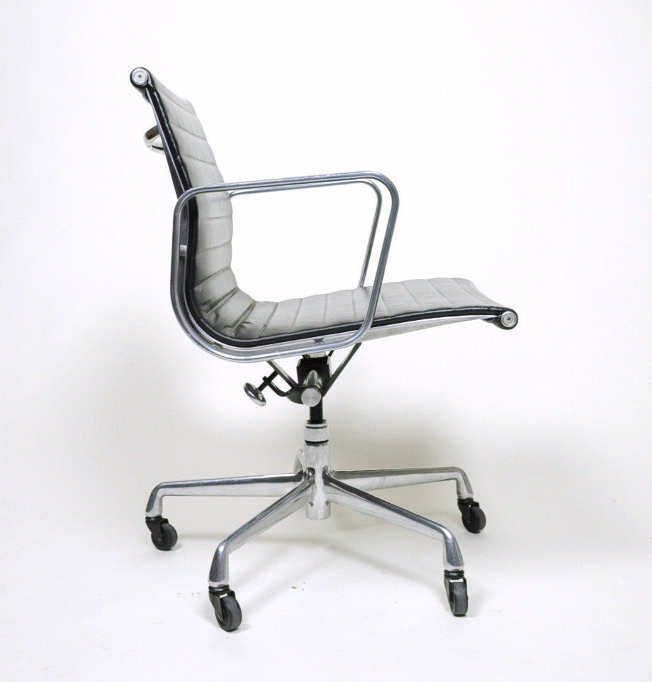 SOLD Eames Herman Miller Aluminum Group Executive Chair Black Leather 4 Available